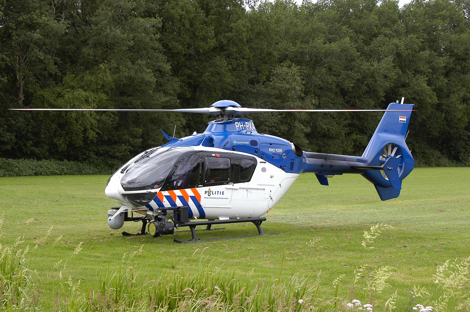 Vier medewerkers politie Limburg buiten functie gesteld - Vier medewerkers politie Limburg buiten functie gesteld